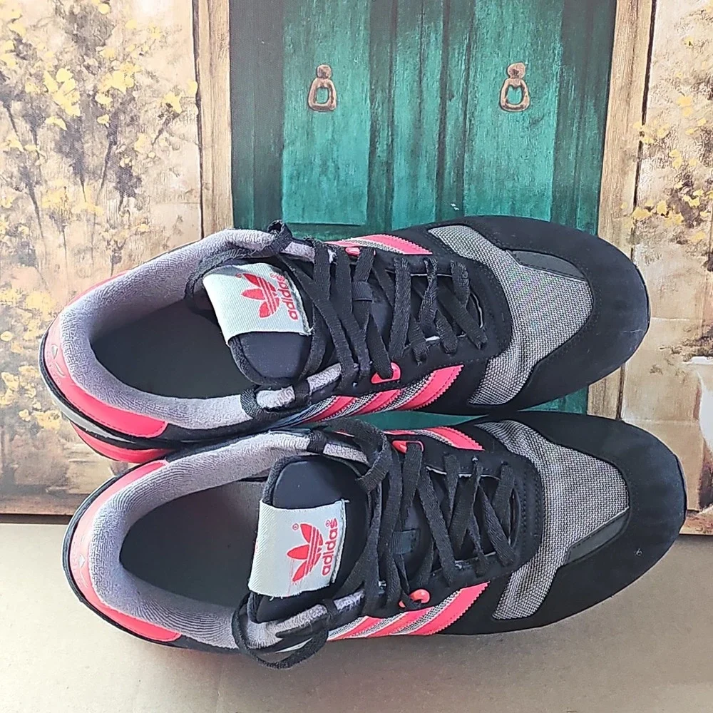 Size 11- ZX 700 adidas Black Grey and Red